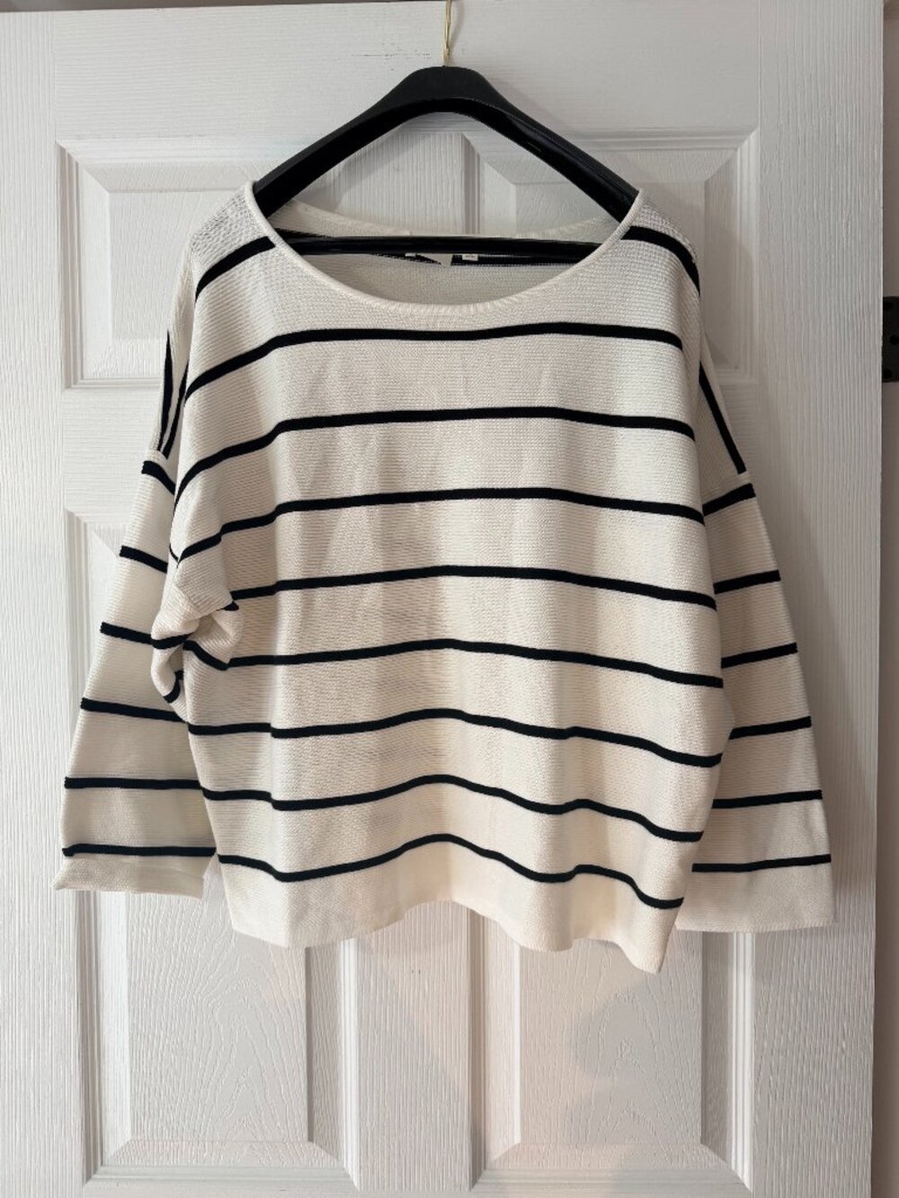 Cyrus White & Black Thin Stripe Knit Top – XL – Excellent Condition
